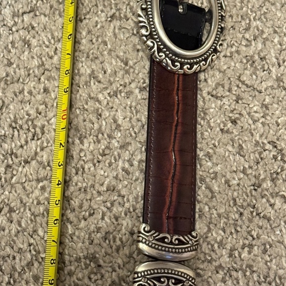 Stylish Black /Brown reversible Belt with Ornate Silver Buckle - Picture 10 of 10